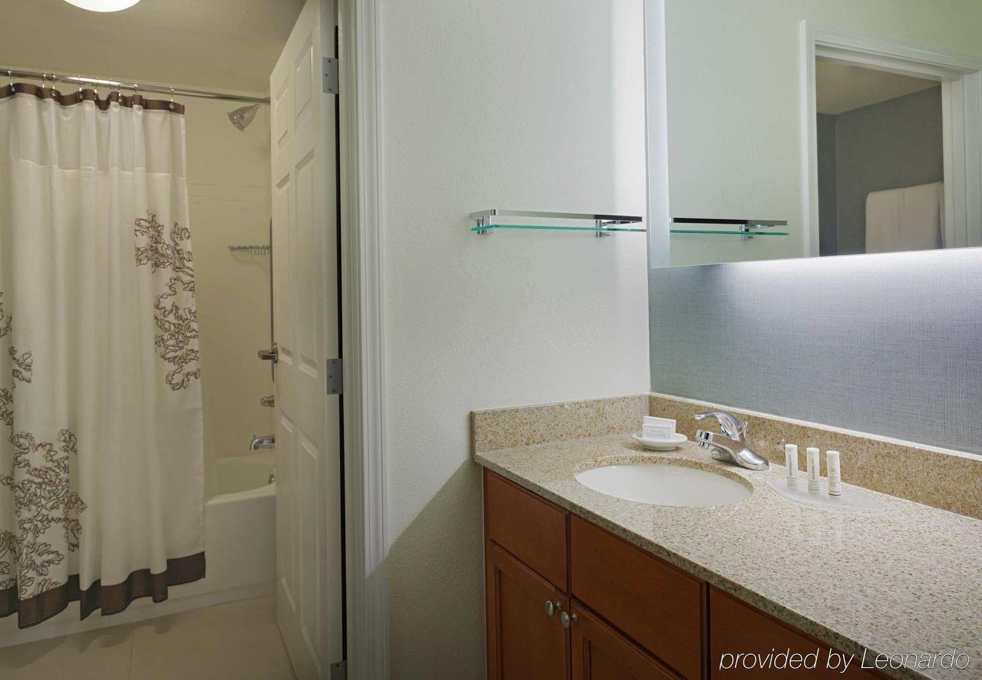Residence Inn Houston By The Galleria Экстерьер фото